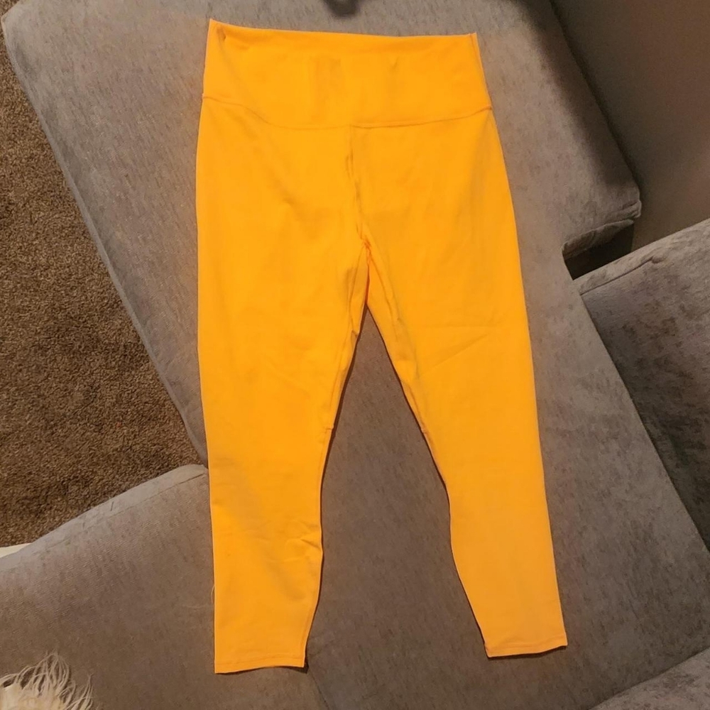 💛 Brand New Fabletics - Picture 2 of 3